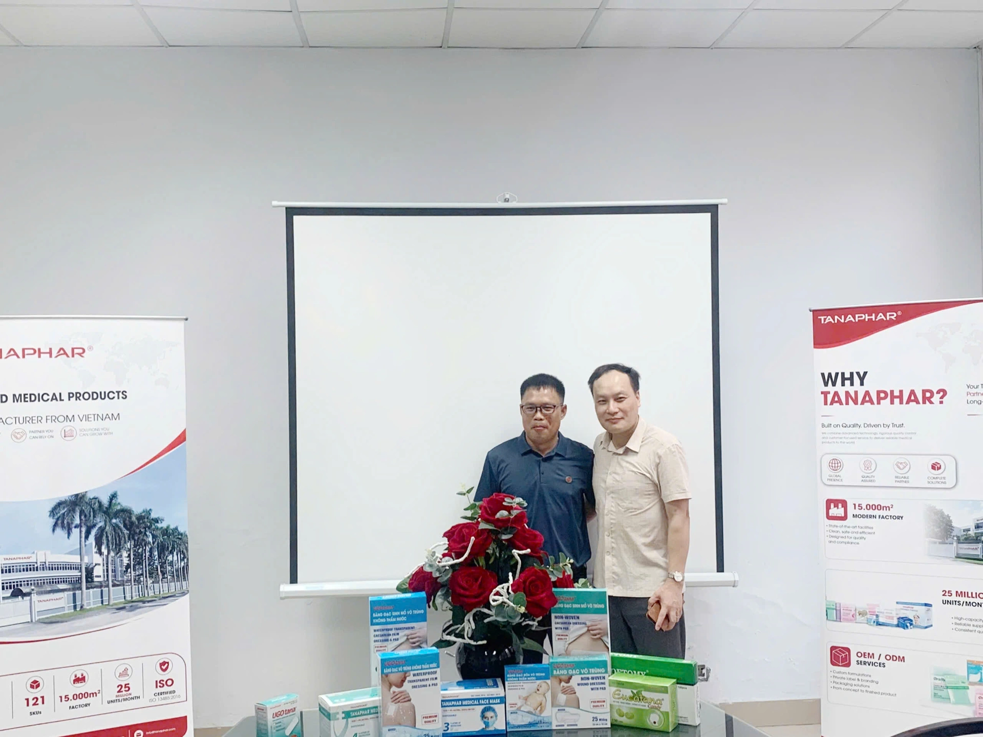 TANAPHAR CỦNG CỐ QUAN HỆ HỢP TÁC CHIẾN LƯỢC TẠI THỊ TRƯỜNG LÀO 2